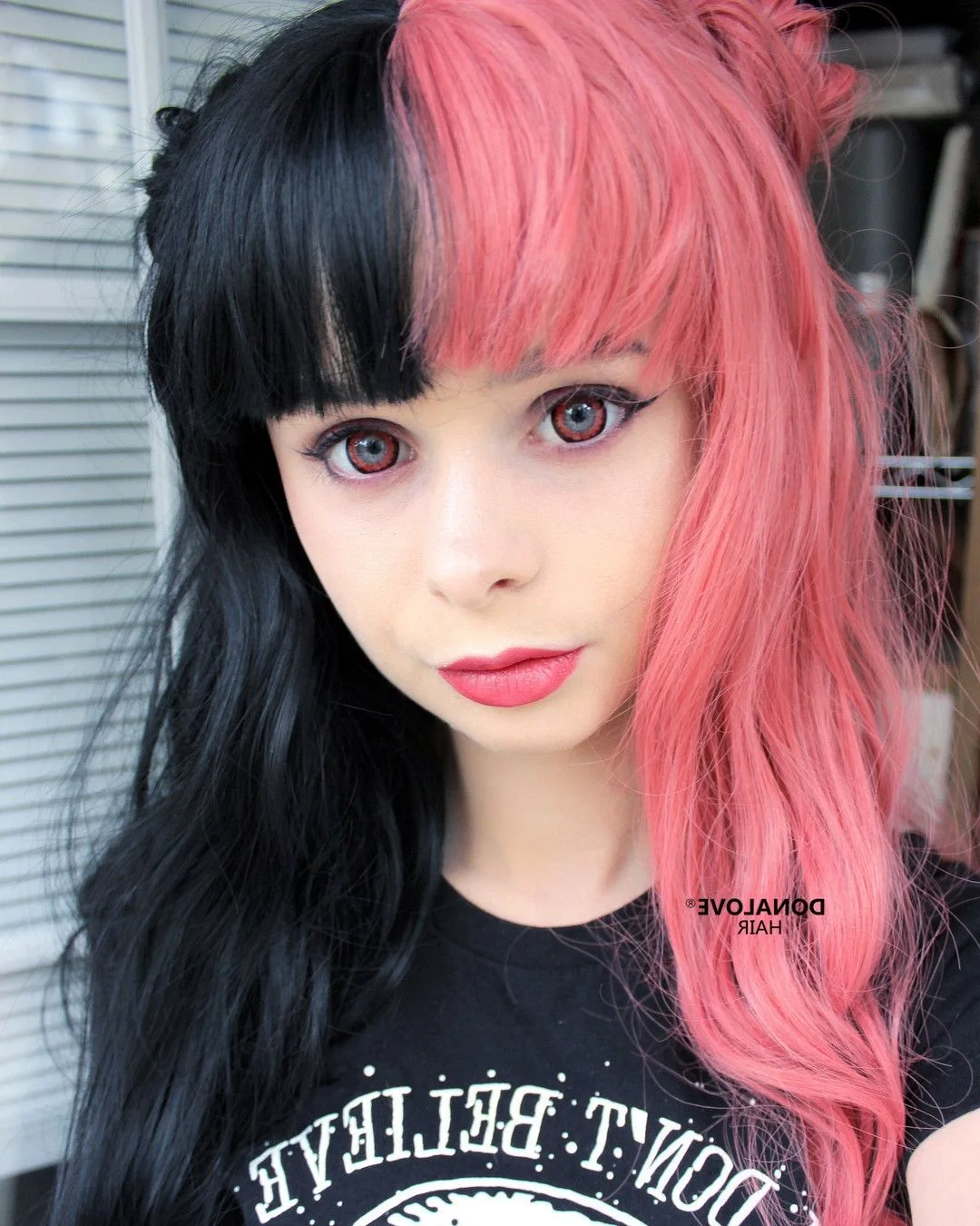 Розово черные волосы