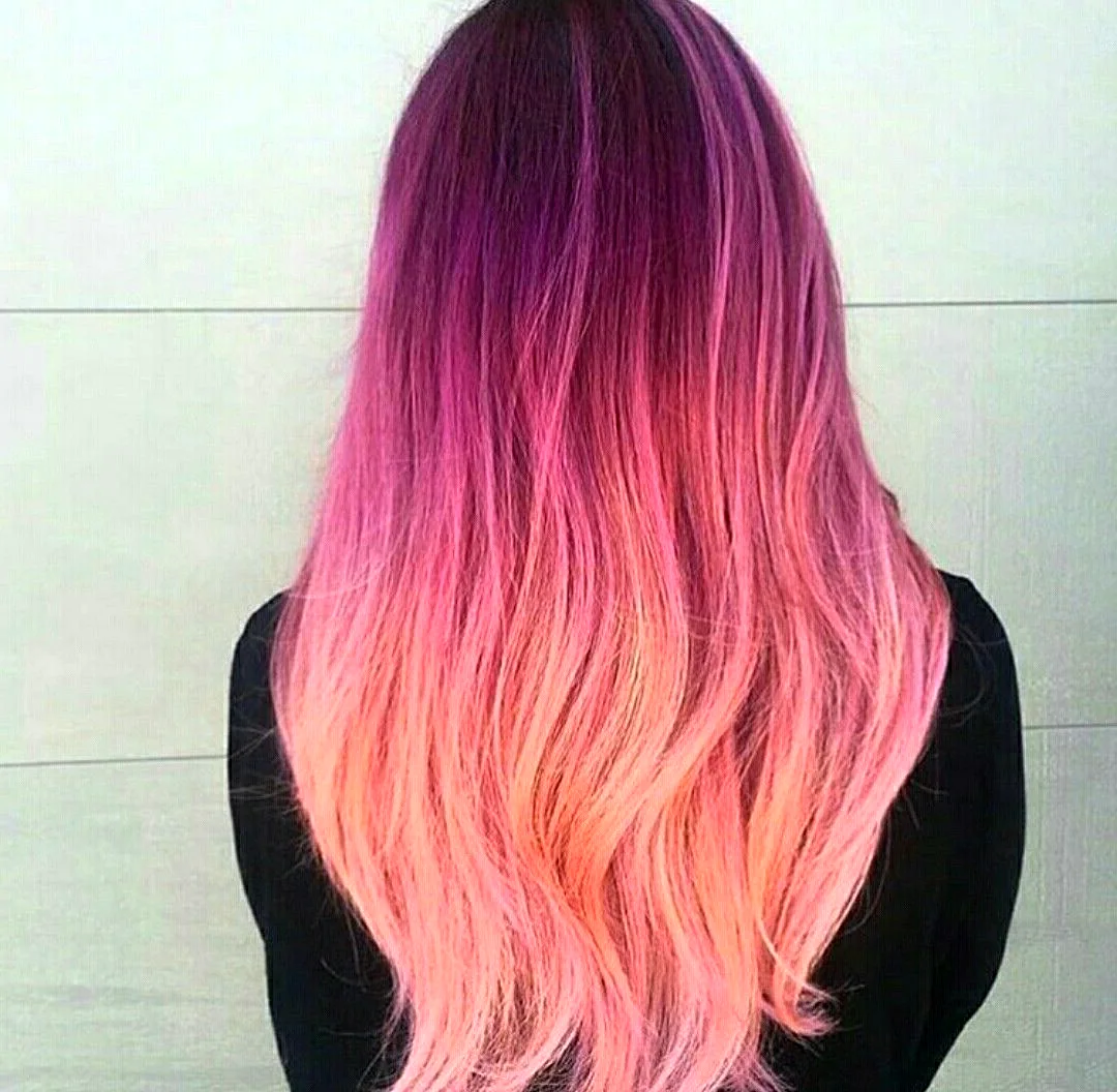 Розовое окрашивание волос яркое