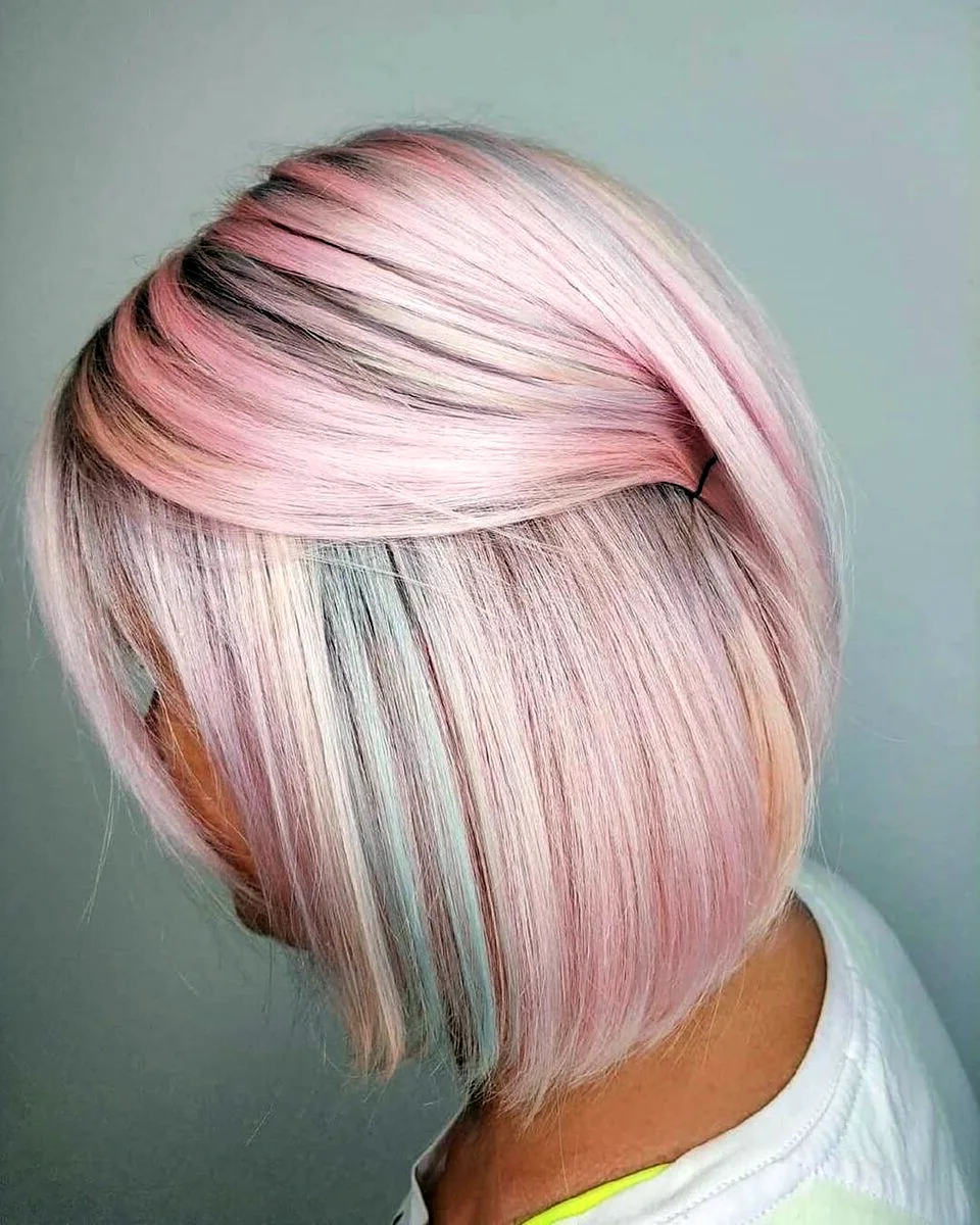 Розовое окрашивание волос на каре