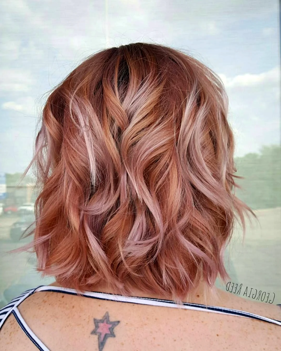 Розовое золото окрашивание волос на каре