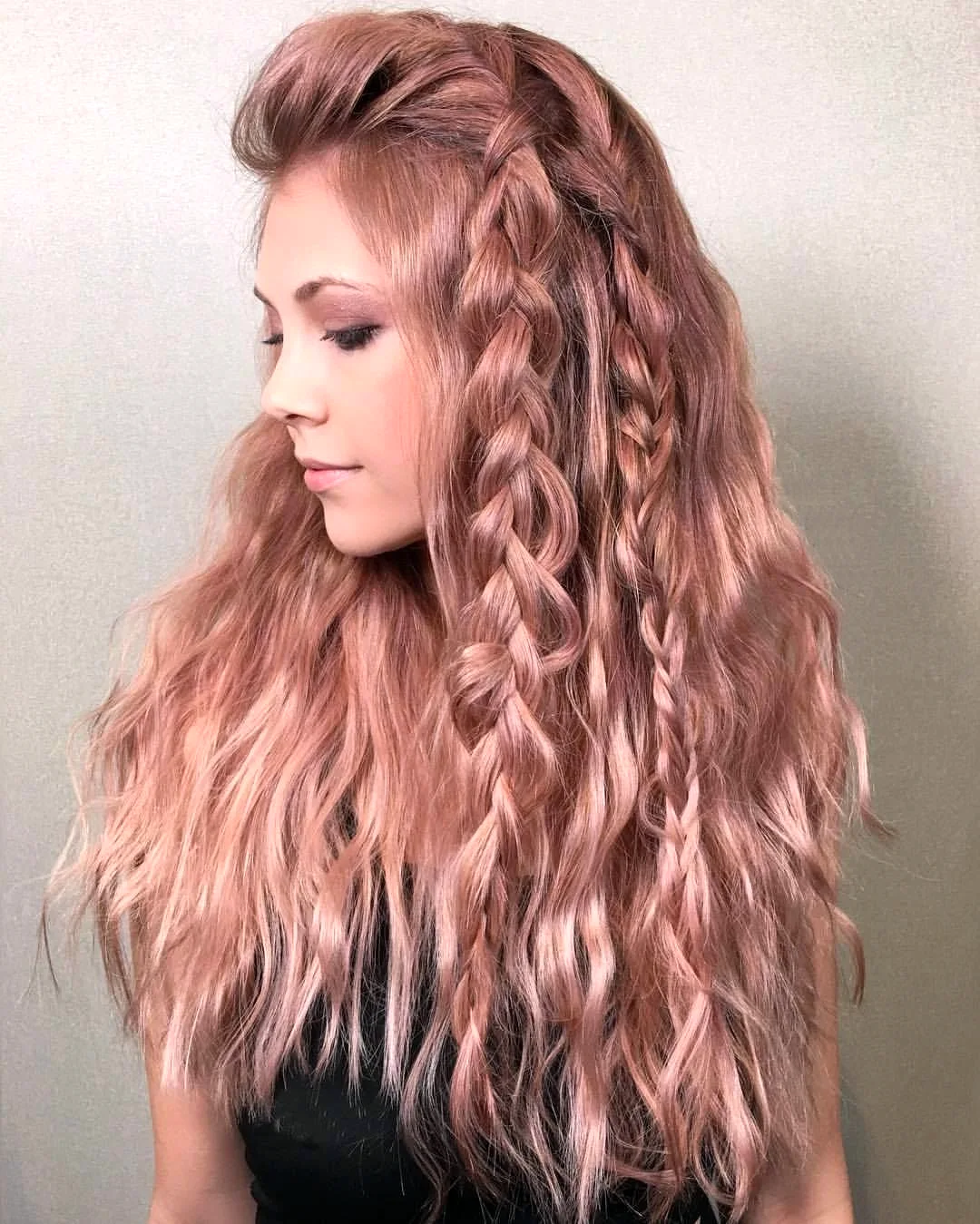 Розовое золото волосы