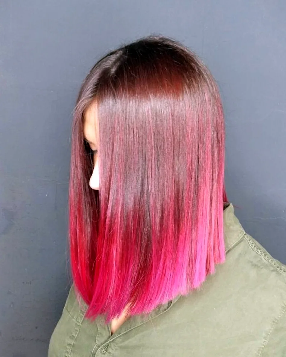 Розовые кончики на русых волосах
