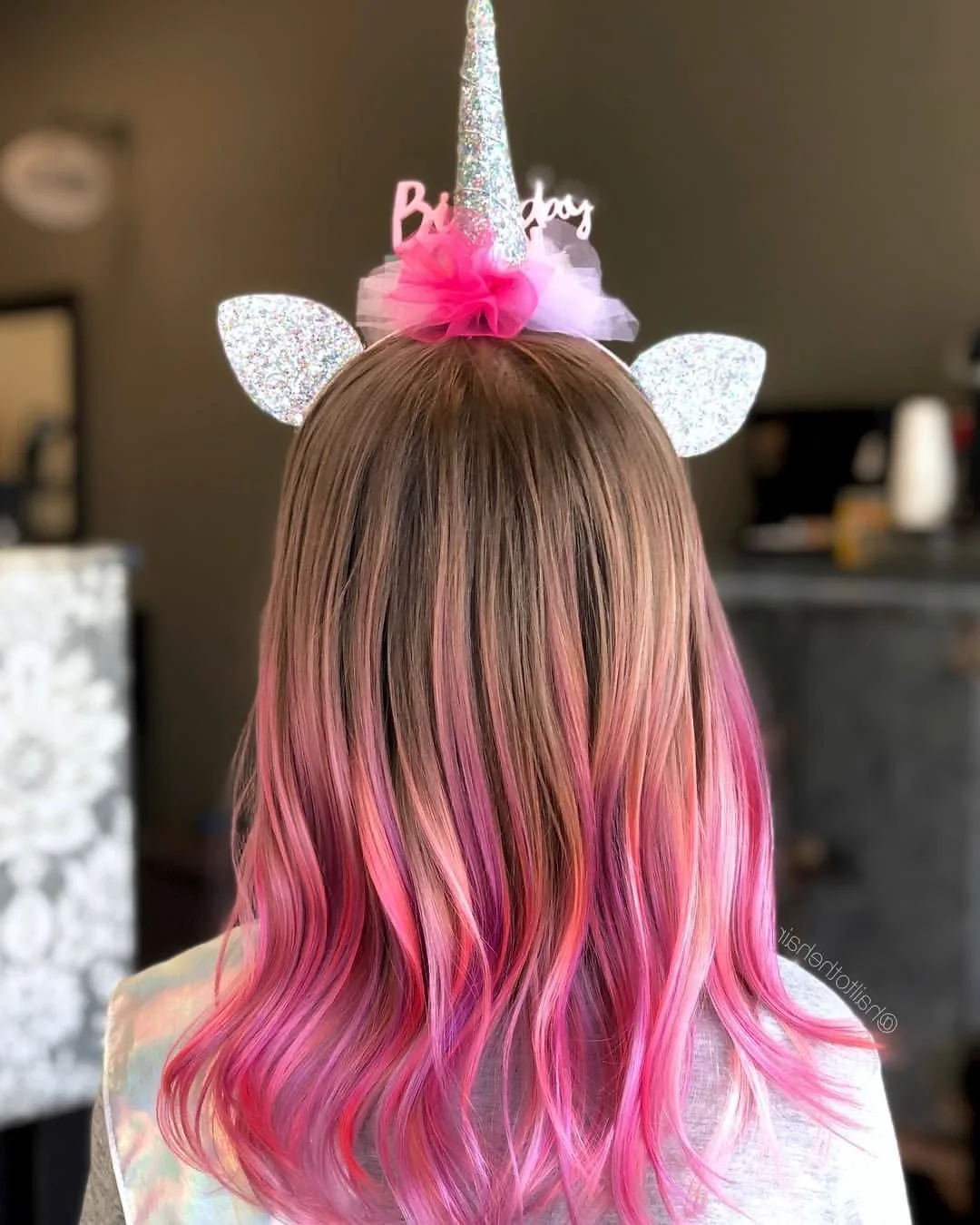 Розовые кончики волос у детей
