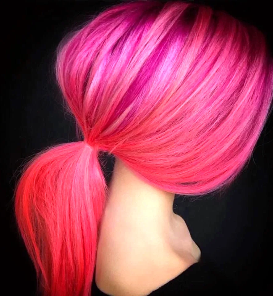 Розовые волосы фуксия