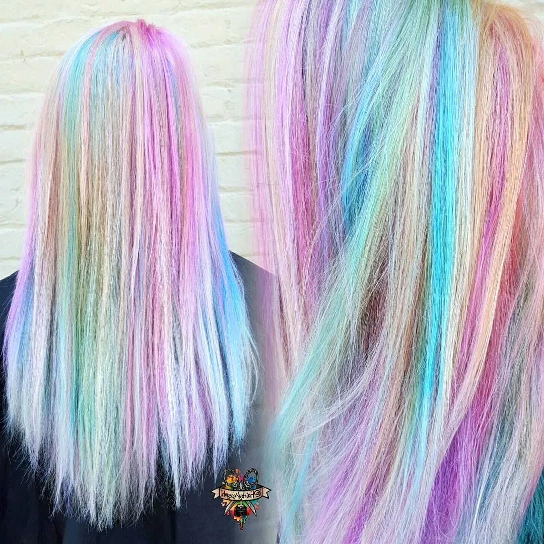 Розовые волосы с голубыми прядями
