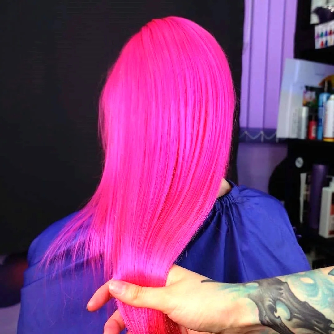 Розовые волосы сзади волос