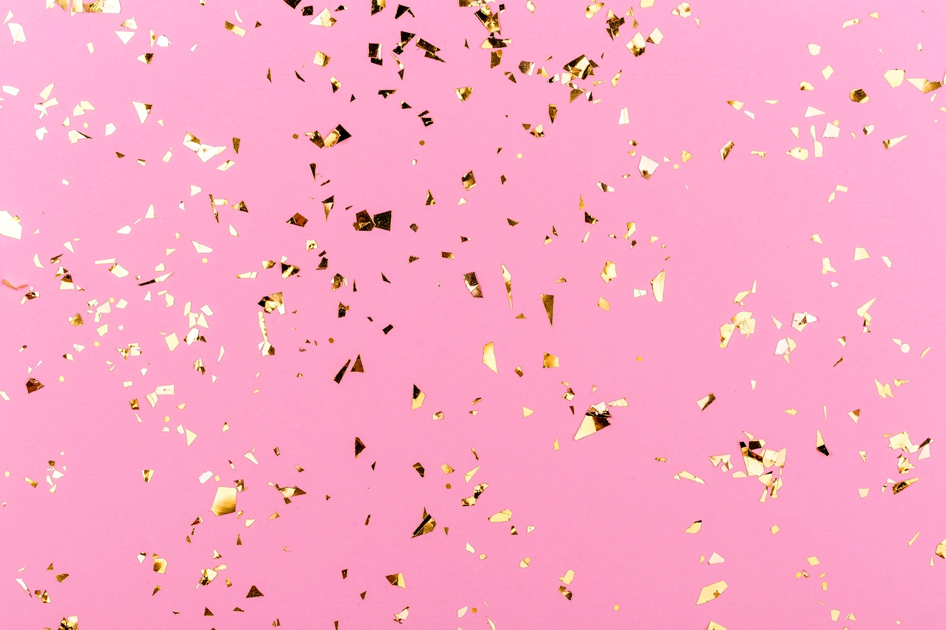 Розовый фон с конфетти