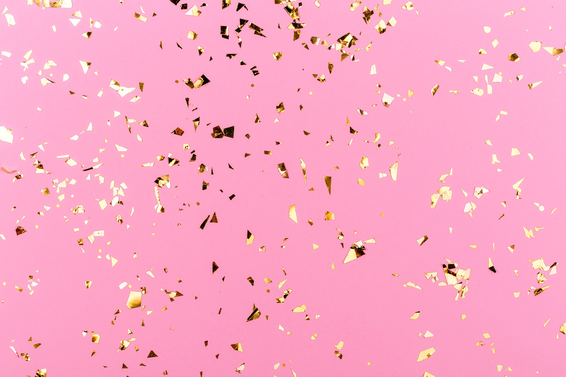 Розовый фон с конфетти