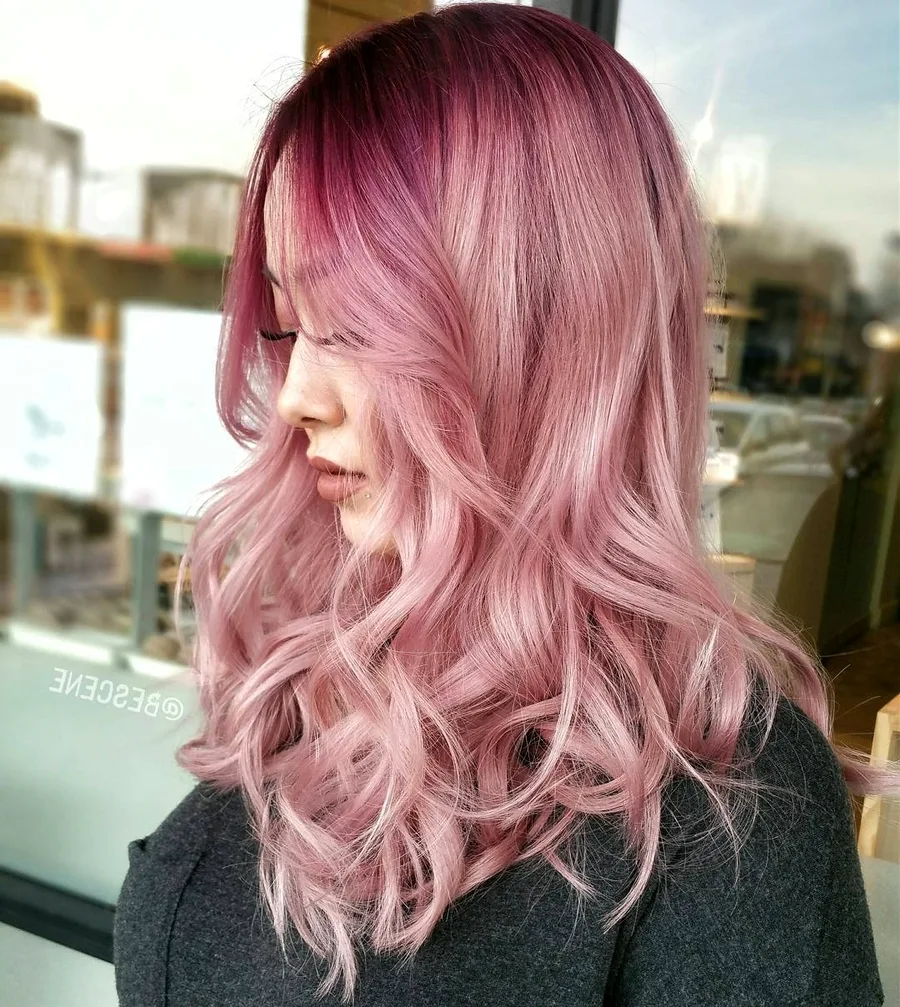 Розовый оттенок волос