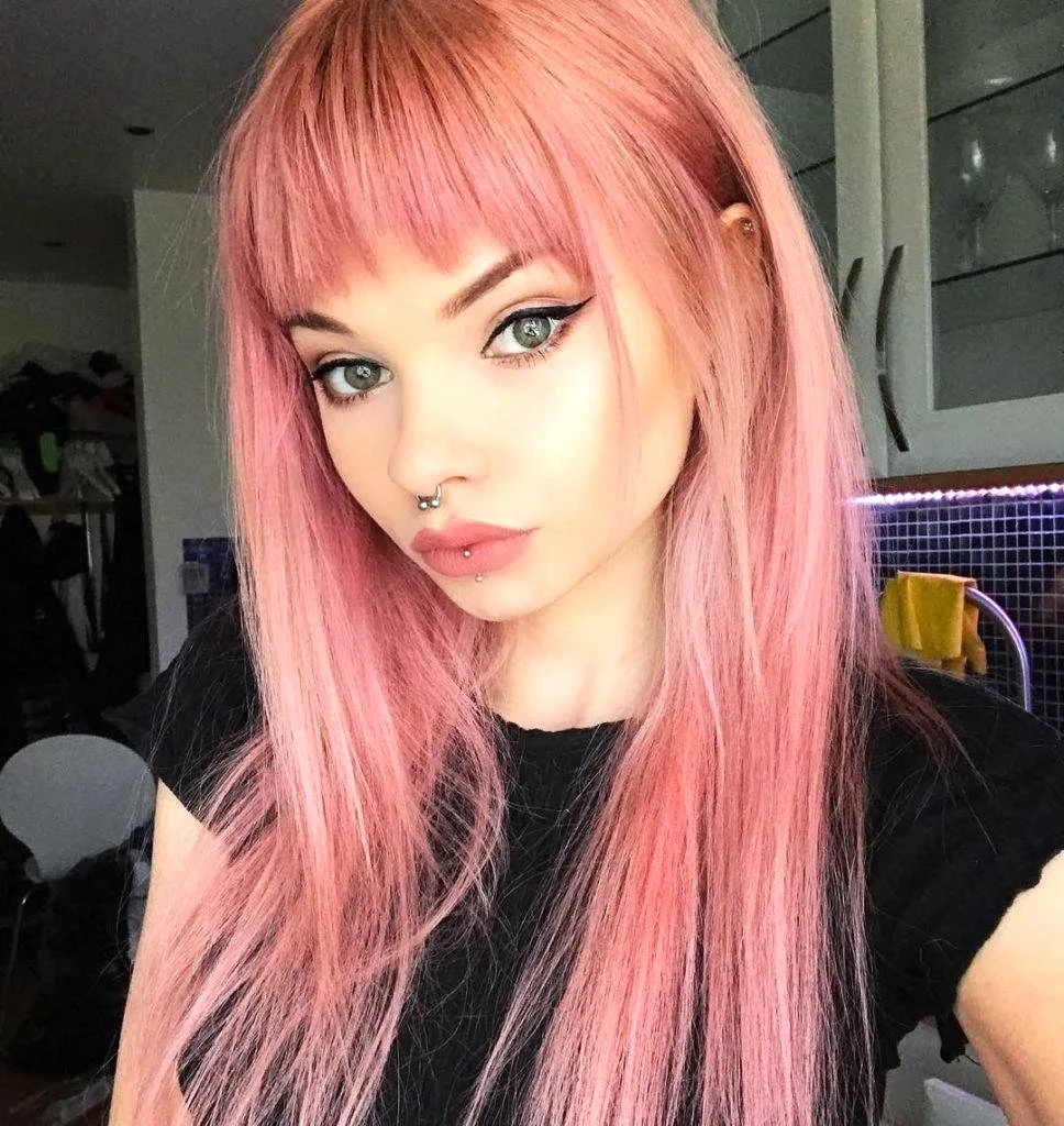 Розовый цвет волос