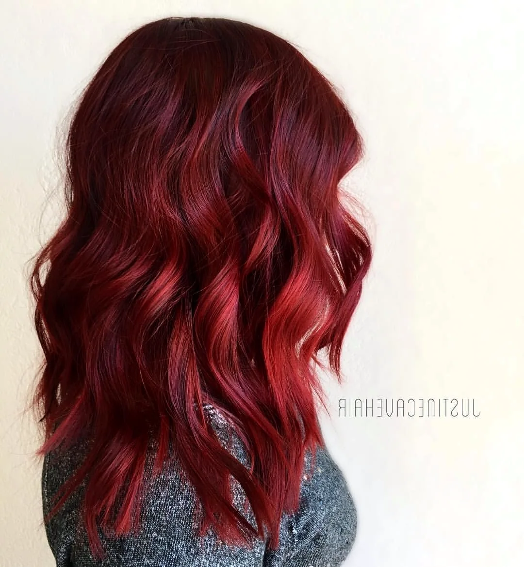 Рубиново красный цвет волос