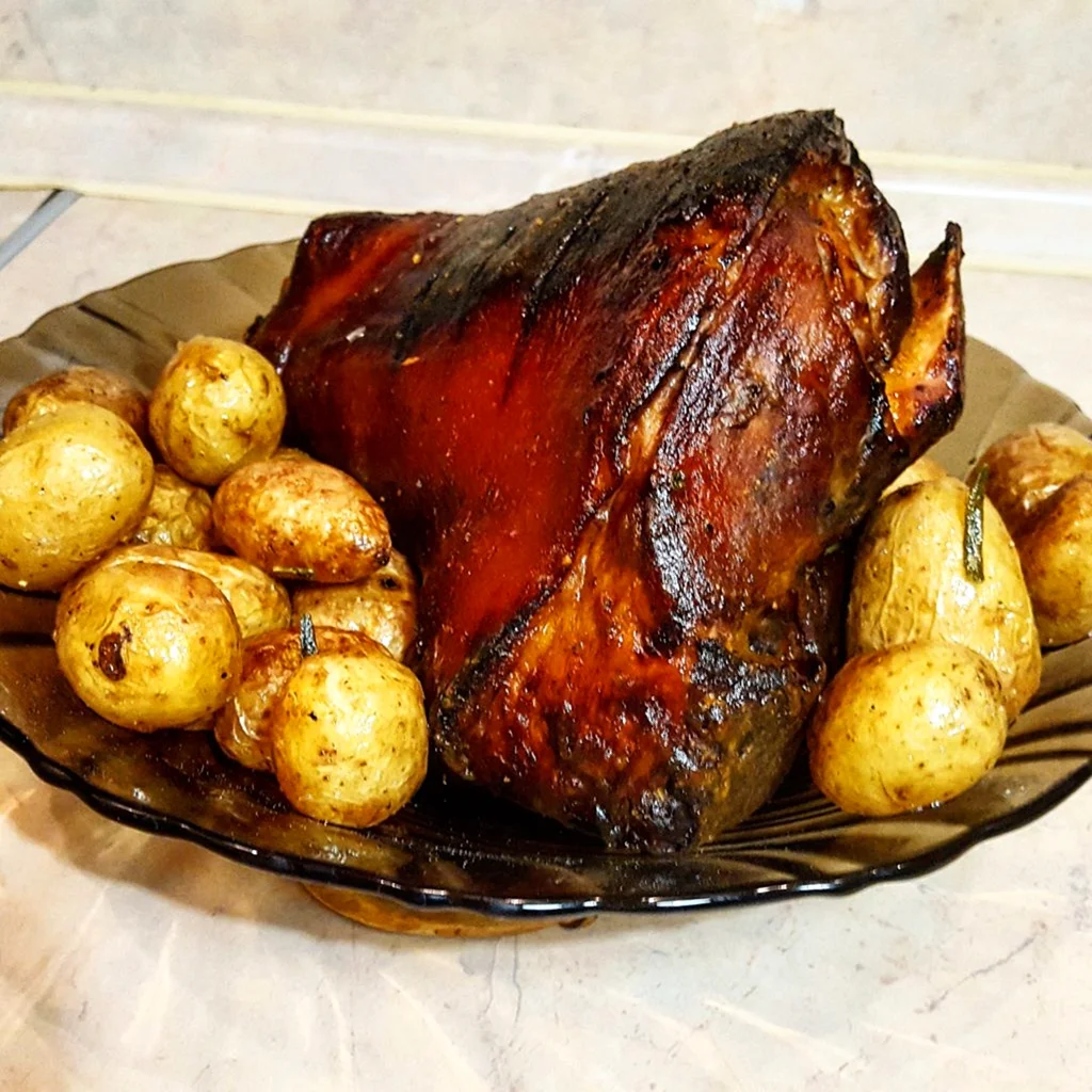 Рулька свиная запеченная в духовке с картошкой