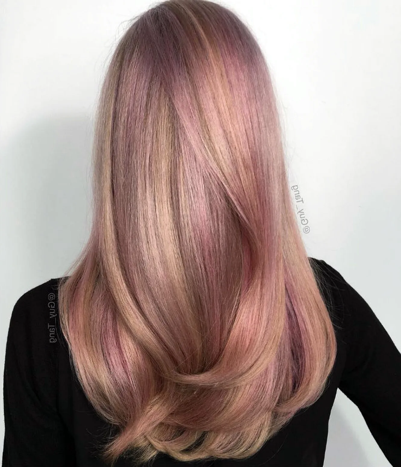 Русые волосы с розоватым оттенком