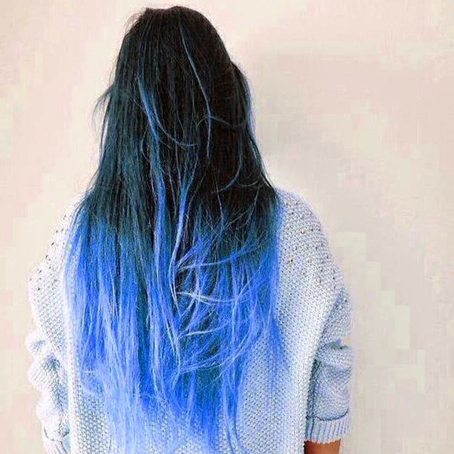 Русые волосы с синими кончиками