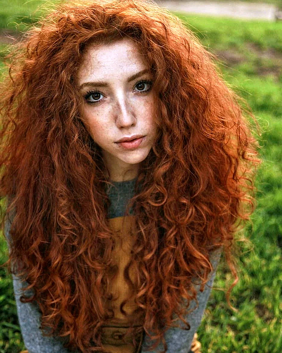 Рыжие кудрявые волосы