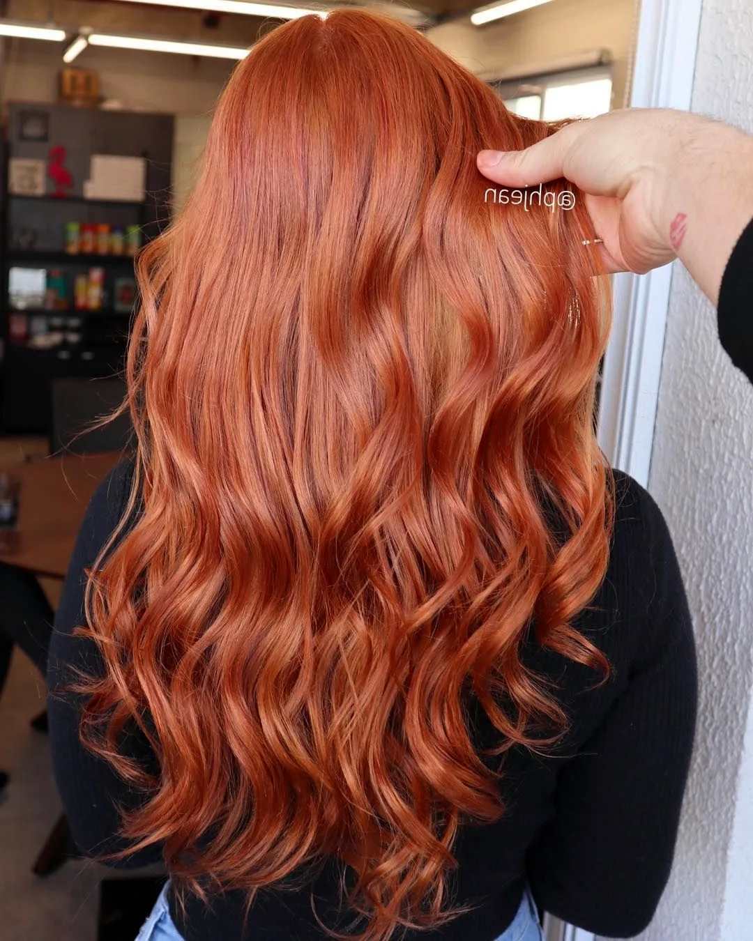 Рыжие волосы с розовым оттенком