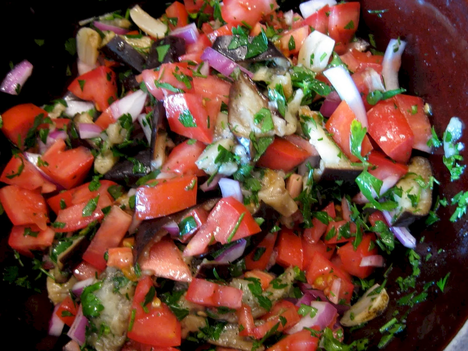 Салат из печеных баклажанов и перцев