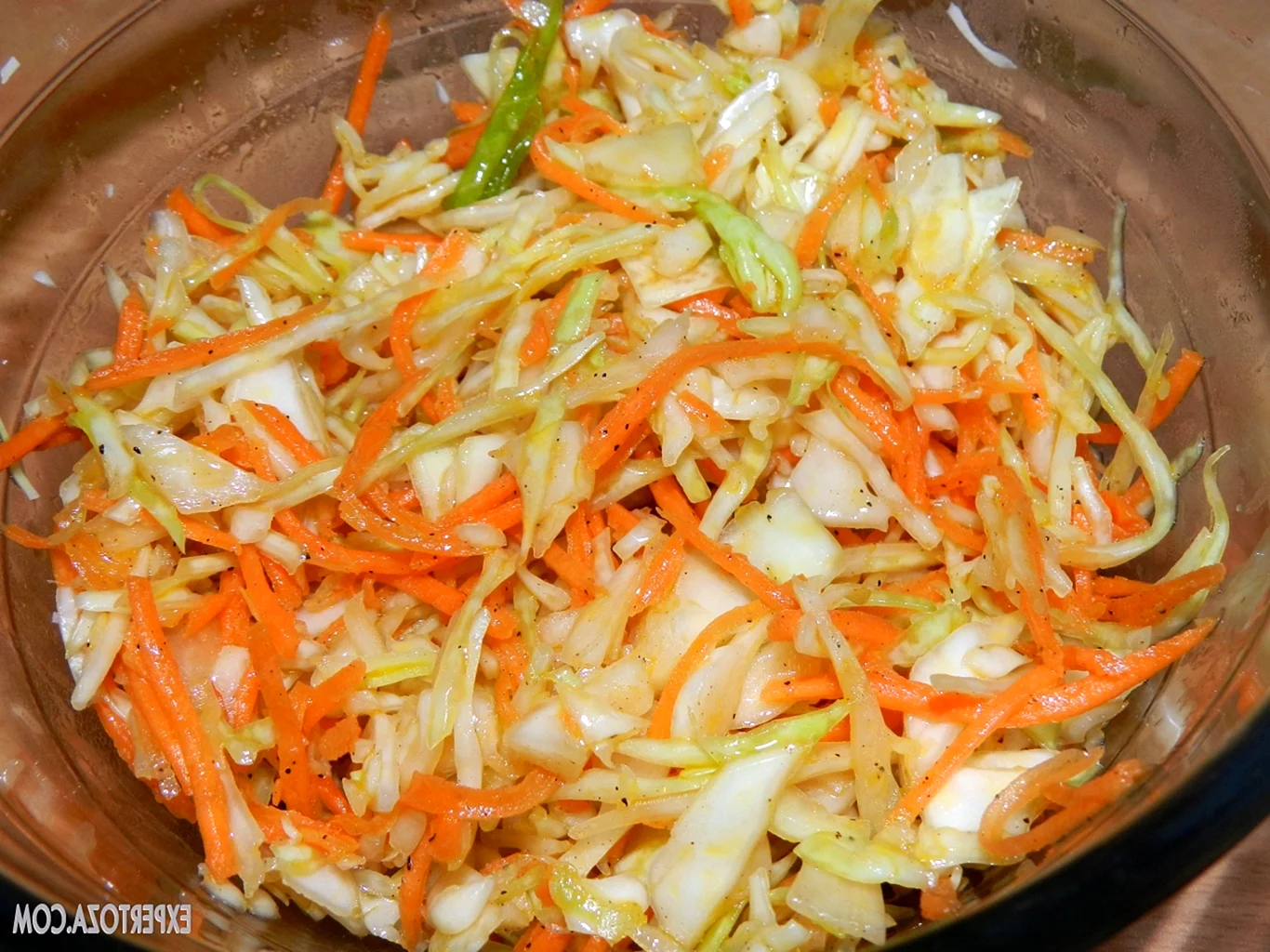 Салат капуста морковь лук зелень