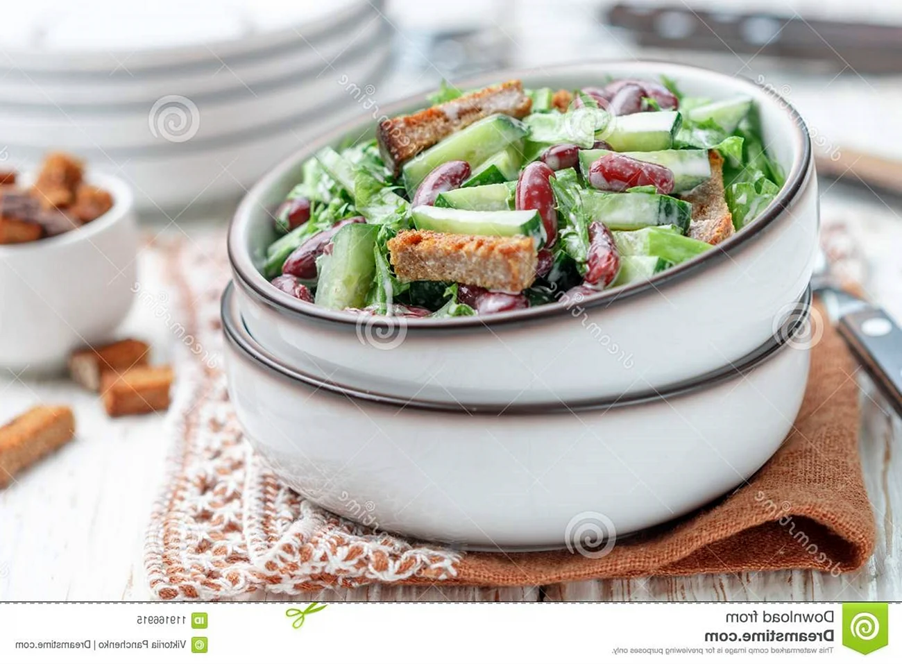Салат огурец фасоль сухарики