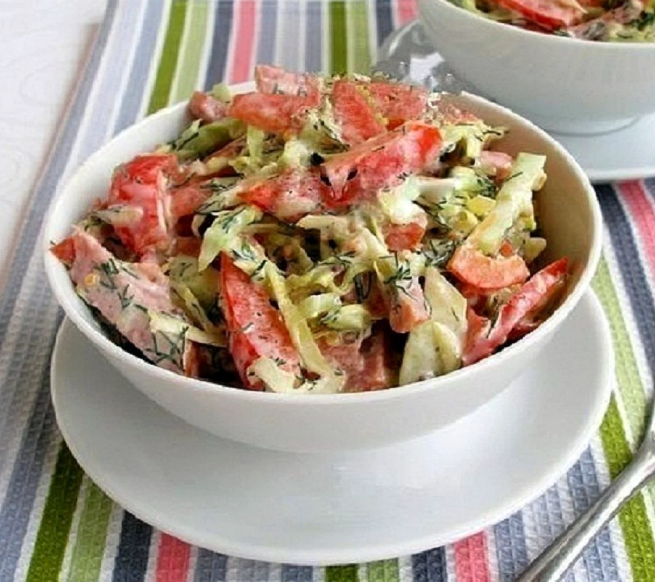 Салат с капустой и колбасой копченой и огурцами