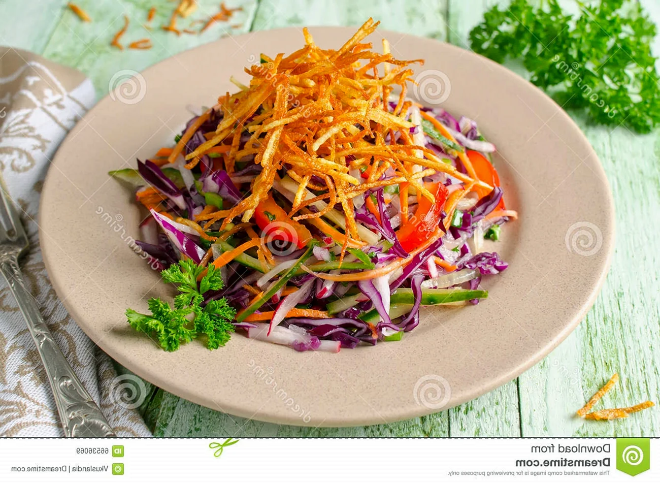 Салат с жареной картошкой