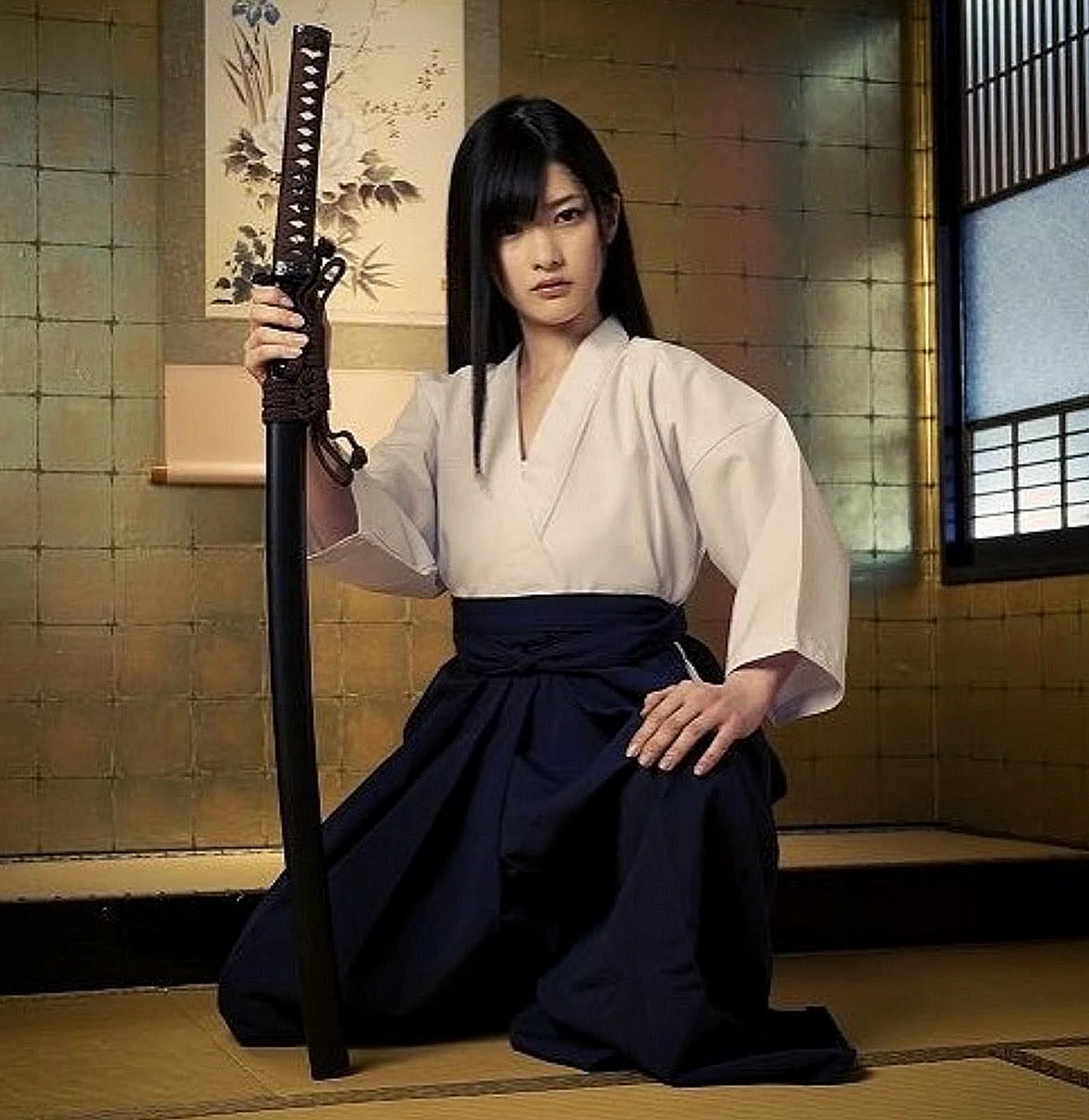 Самурай в кимоно катана