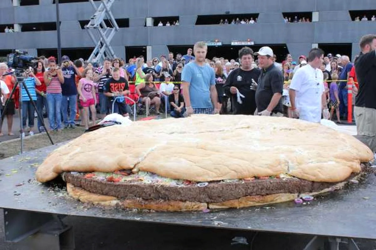 Самый большой бургер в мире рекорд