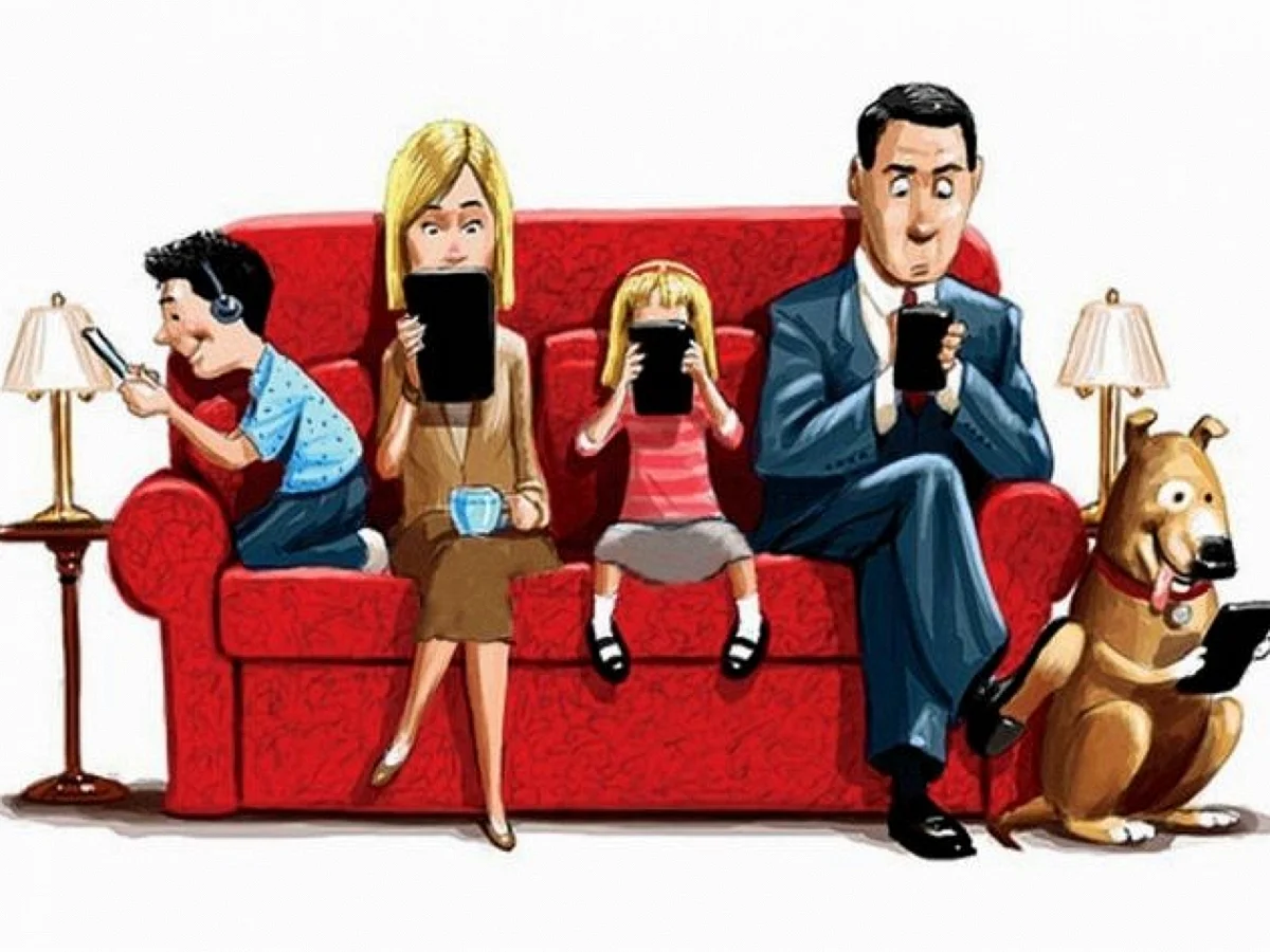 Семья сидит в телефонах