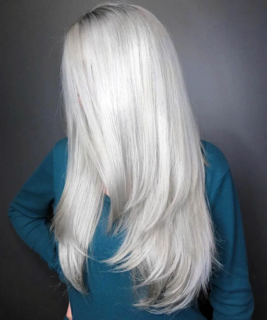 Серебристо-белый цвет волос