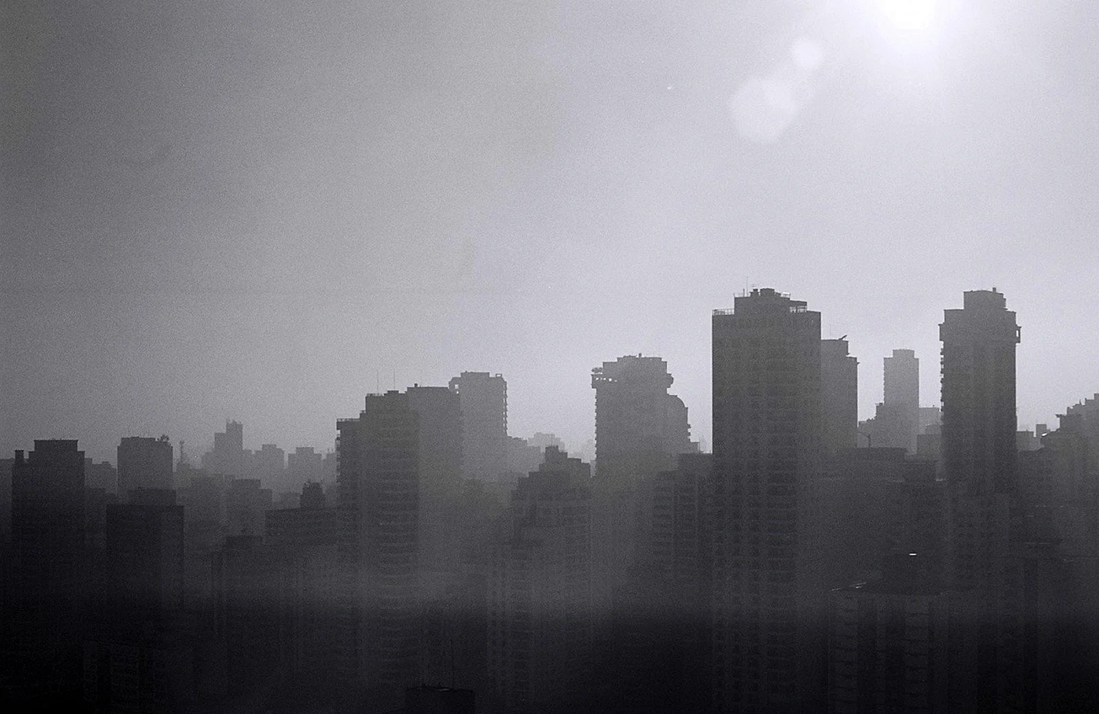 Серый город в тумане