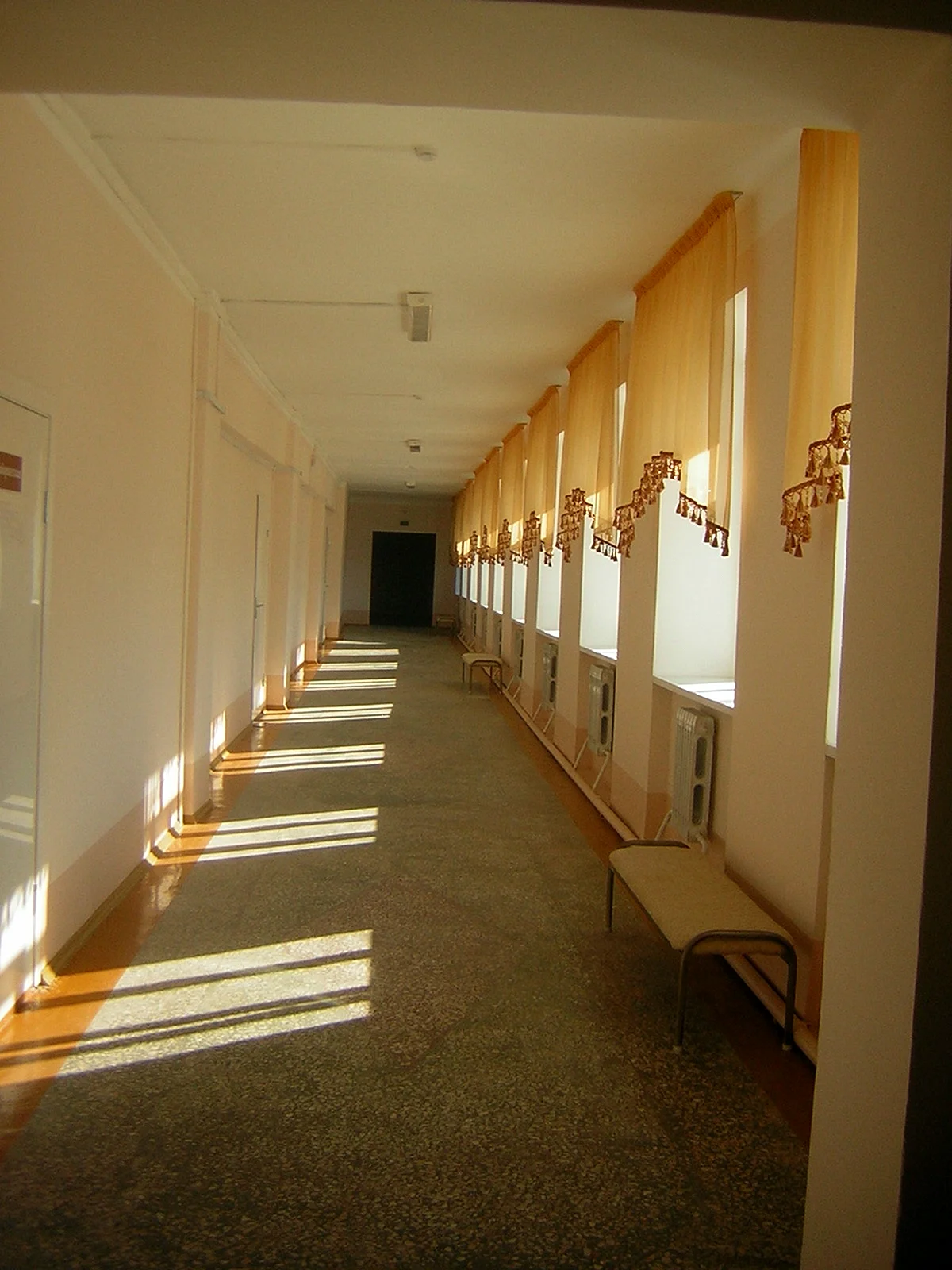 Школьный коридор гимназия 35 Екатеринбург