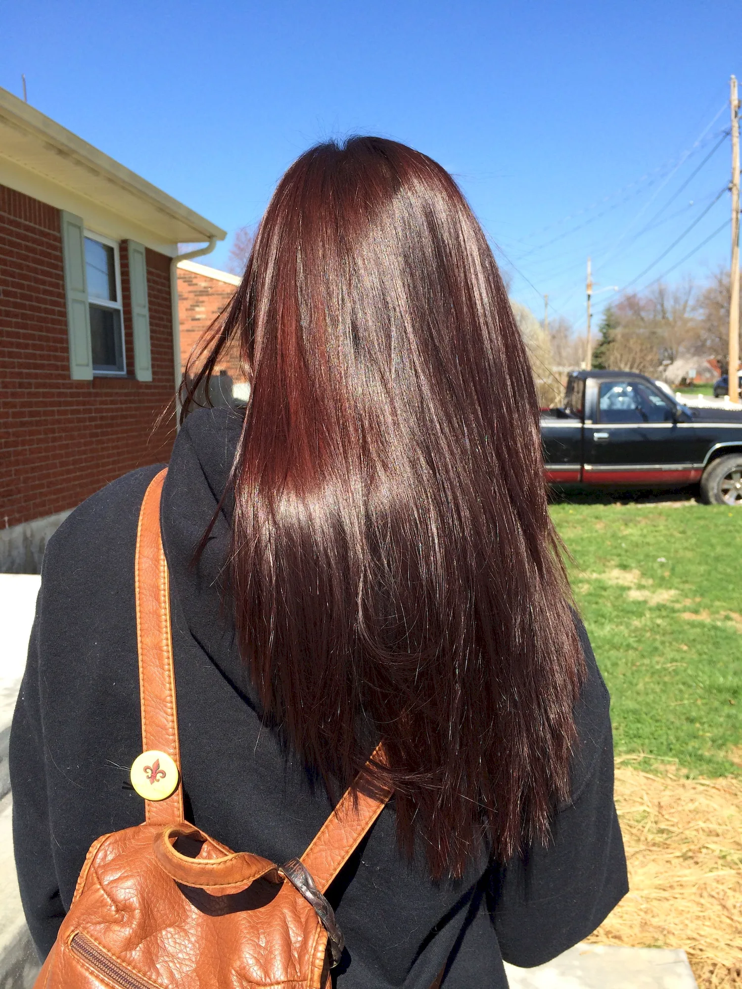 Шоколадный цвет волос с красным отливом
