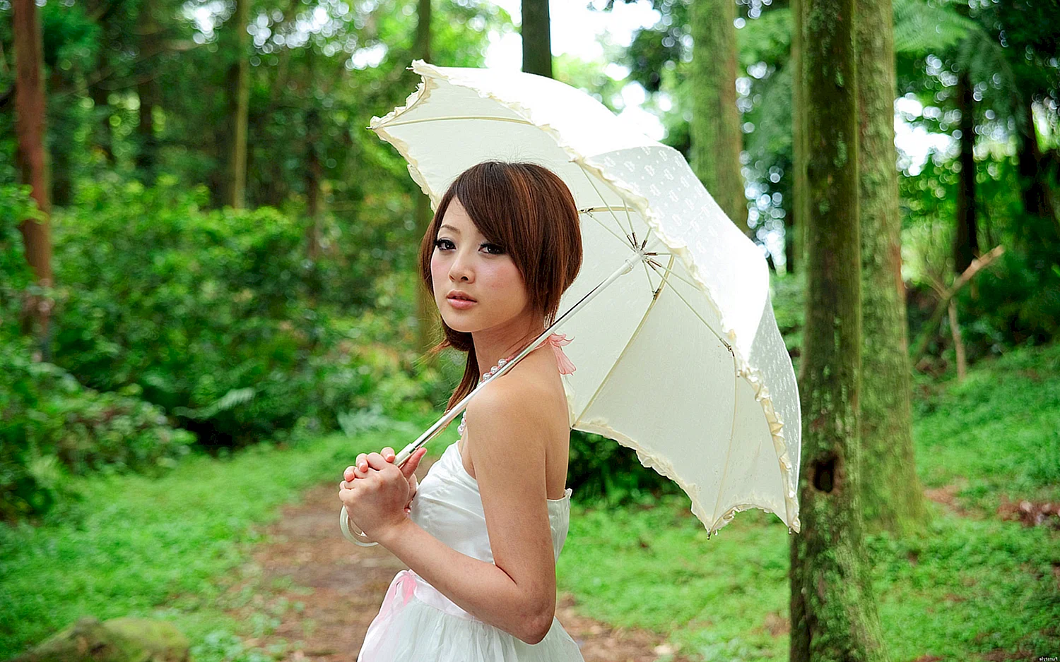 Сяо Чжан с зонтиком