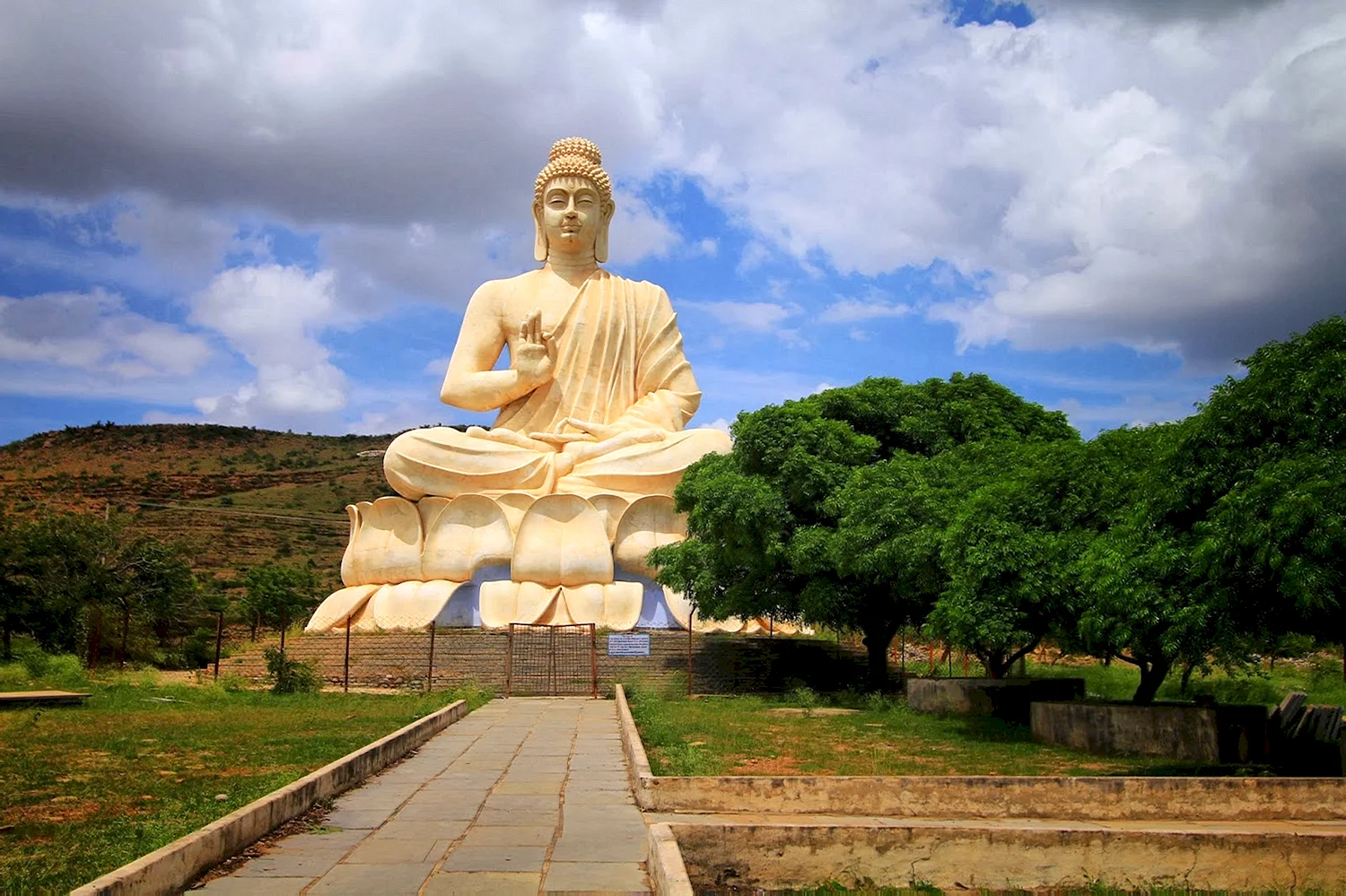 Сиддхартха Гаутама Будда статуя