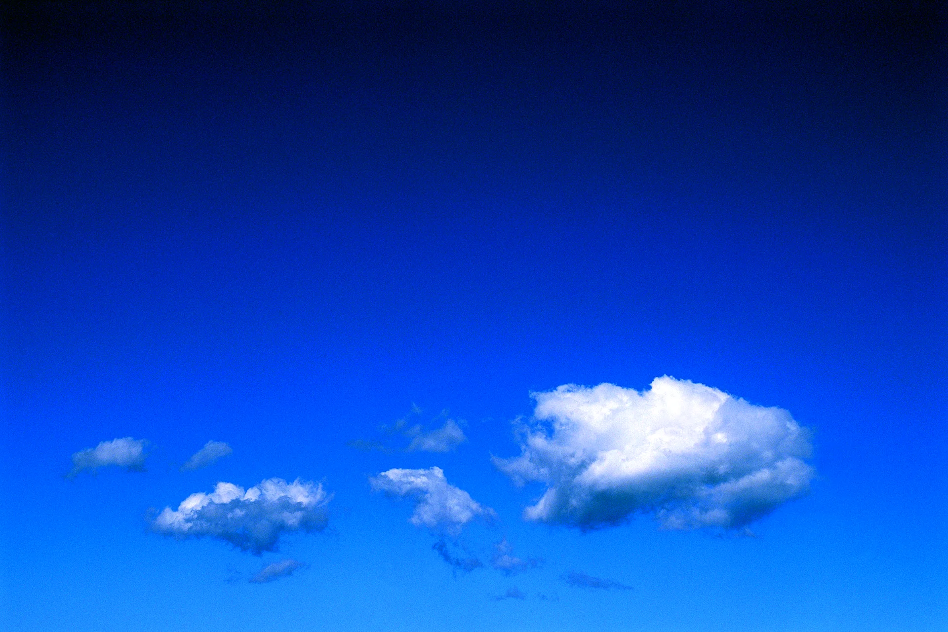 Синее небо