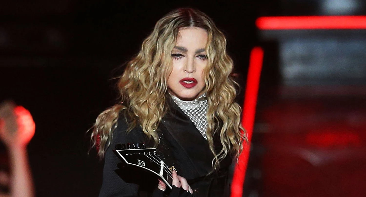 Singer on Stage Мадонна