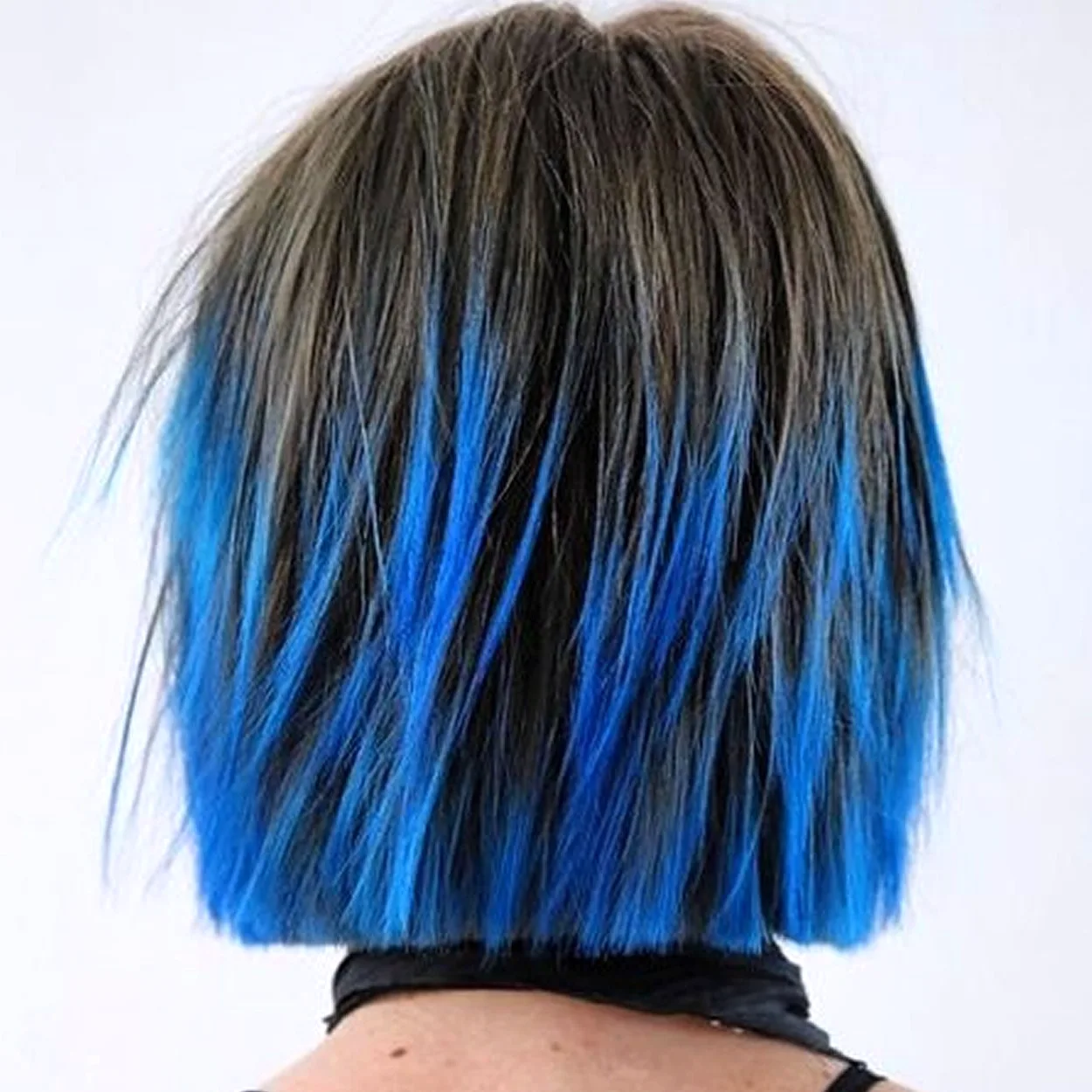 Синие кончики на коротких волосах