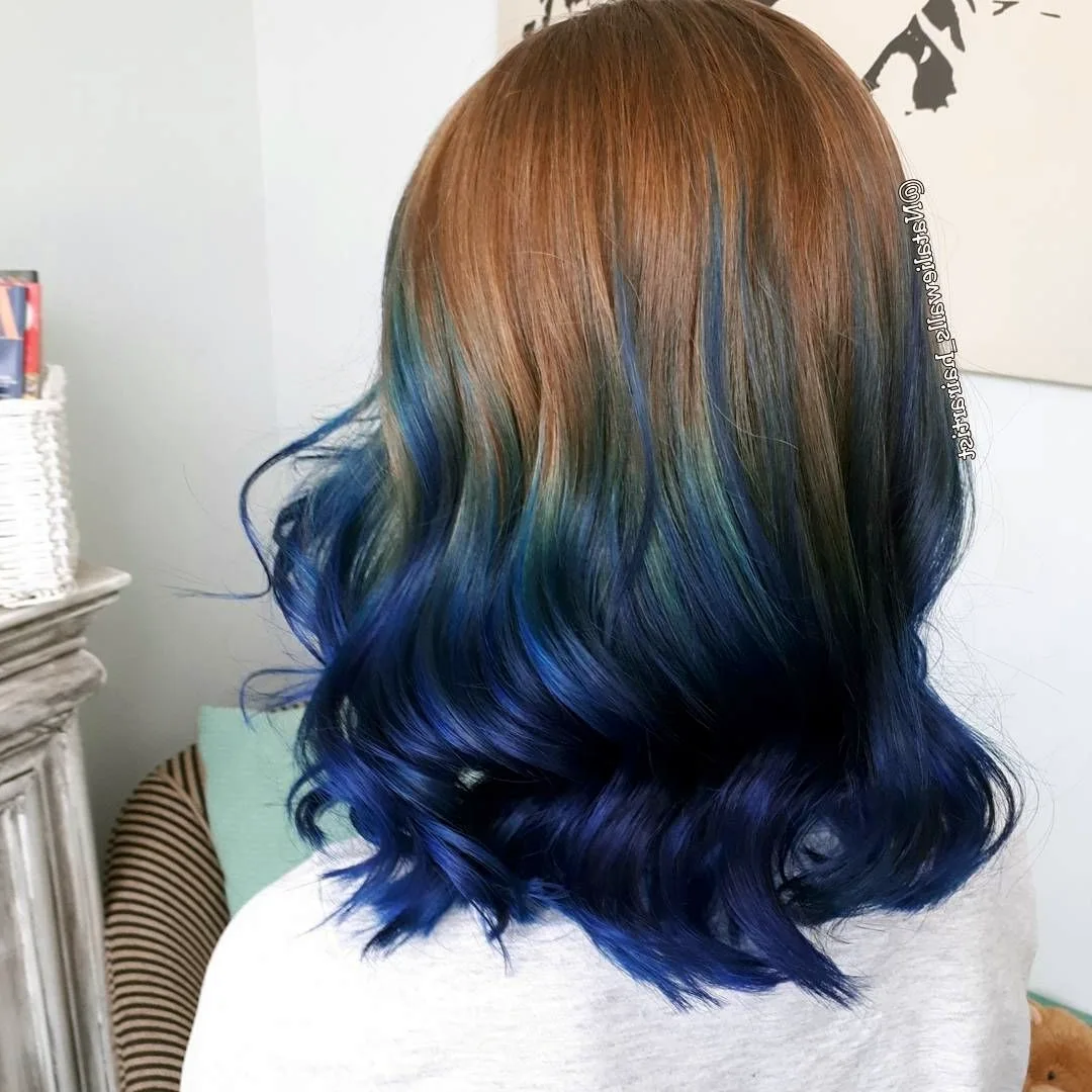 Синие кончики волос