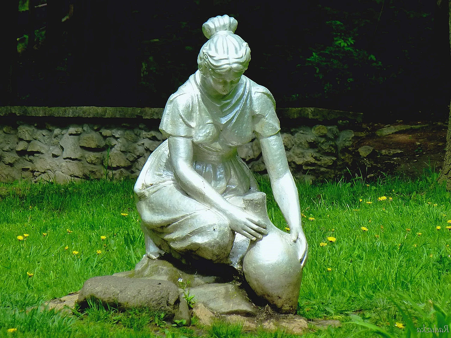 Скульптура Фатима с кувшином Кисловодский парк