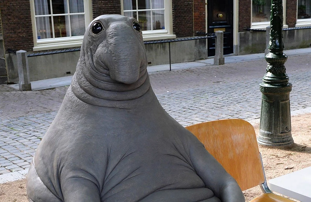 Скульптура Ждуна в Голландии