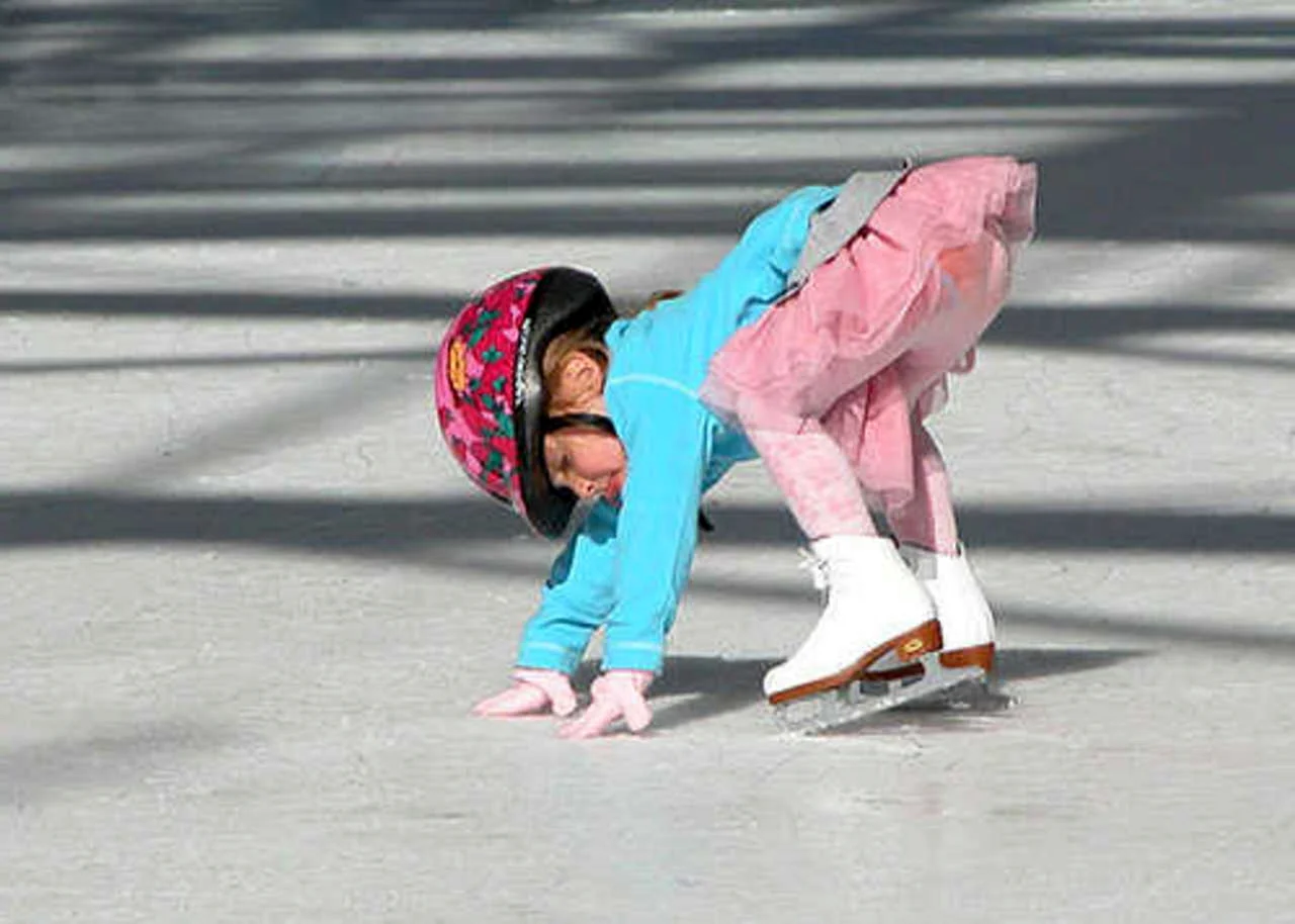 Смешные люди на коньках