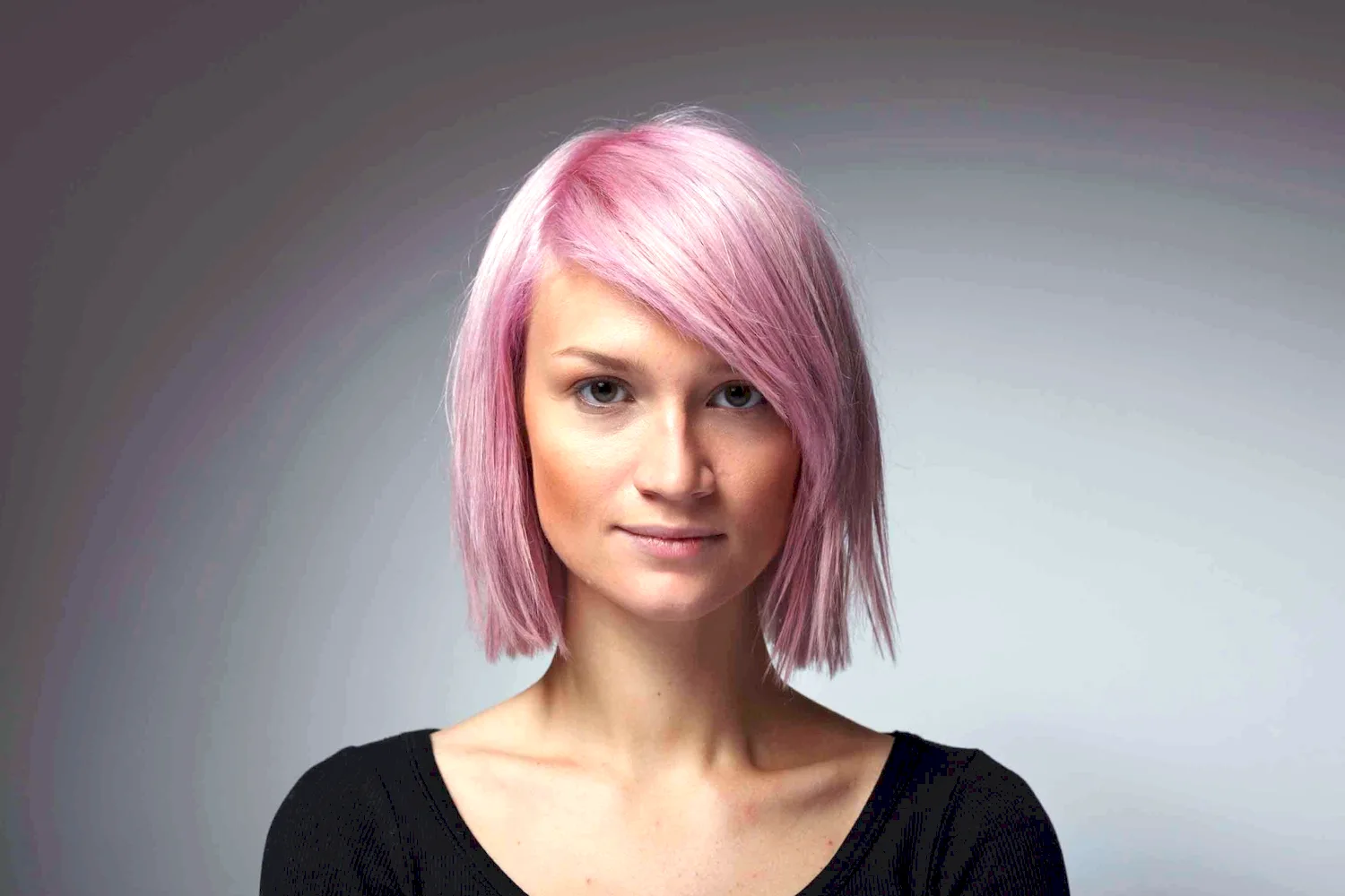 Софи Самнер розовые волосы