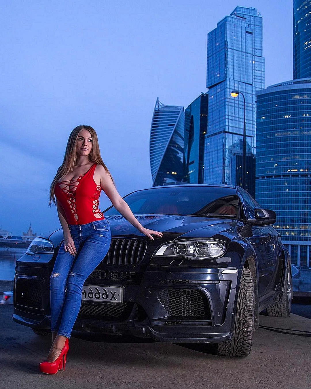 Софья Темникова с машиной