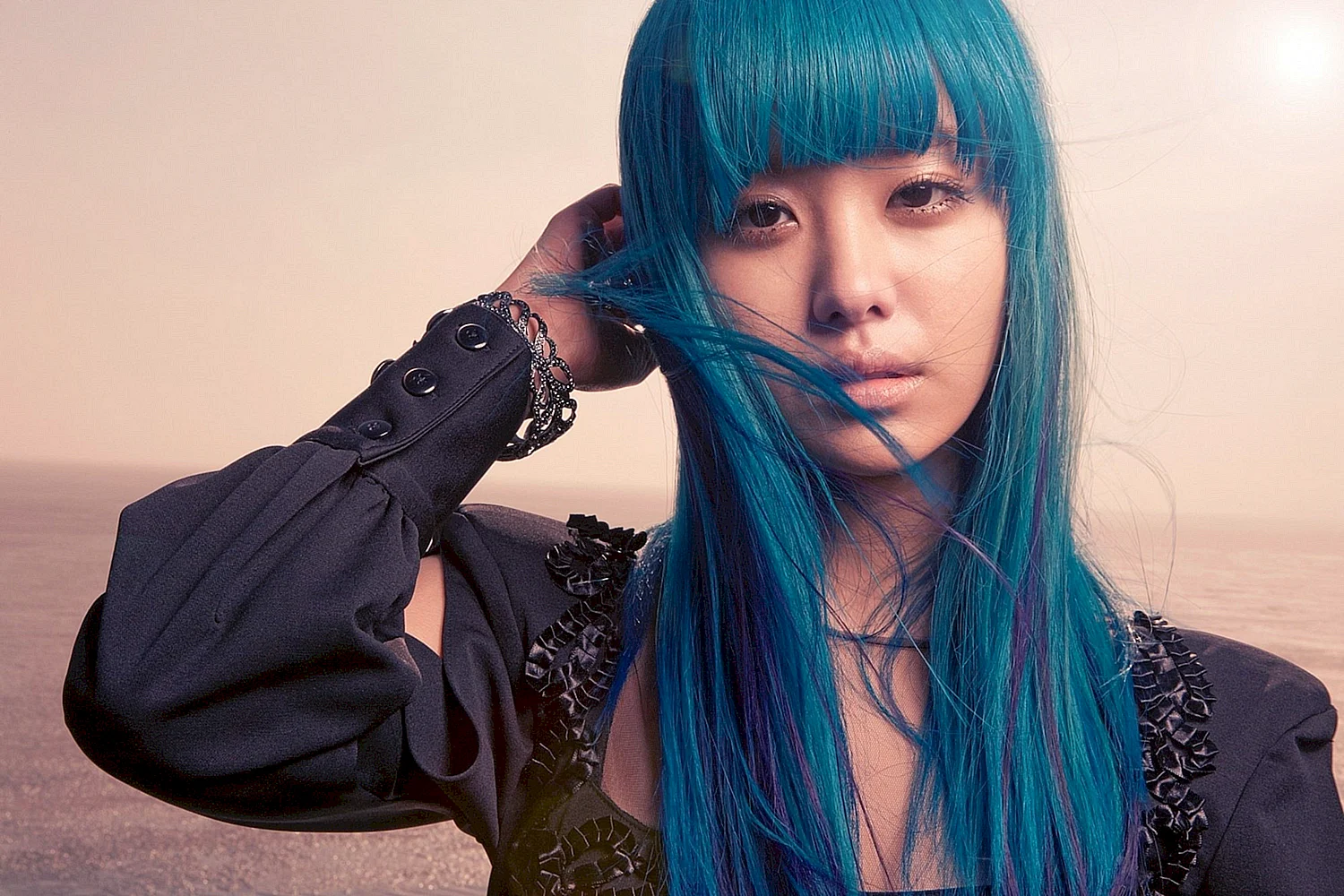 Song Ji Eun Blue hair