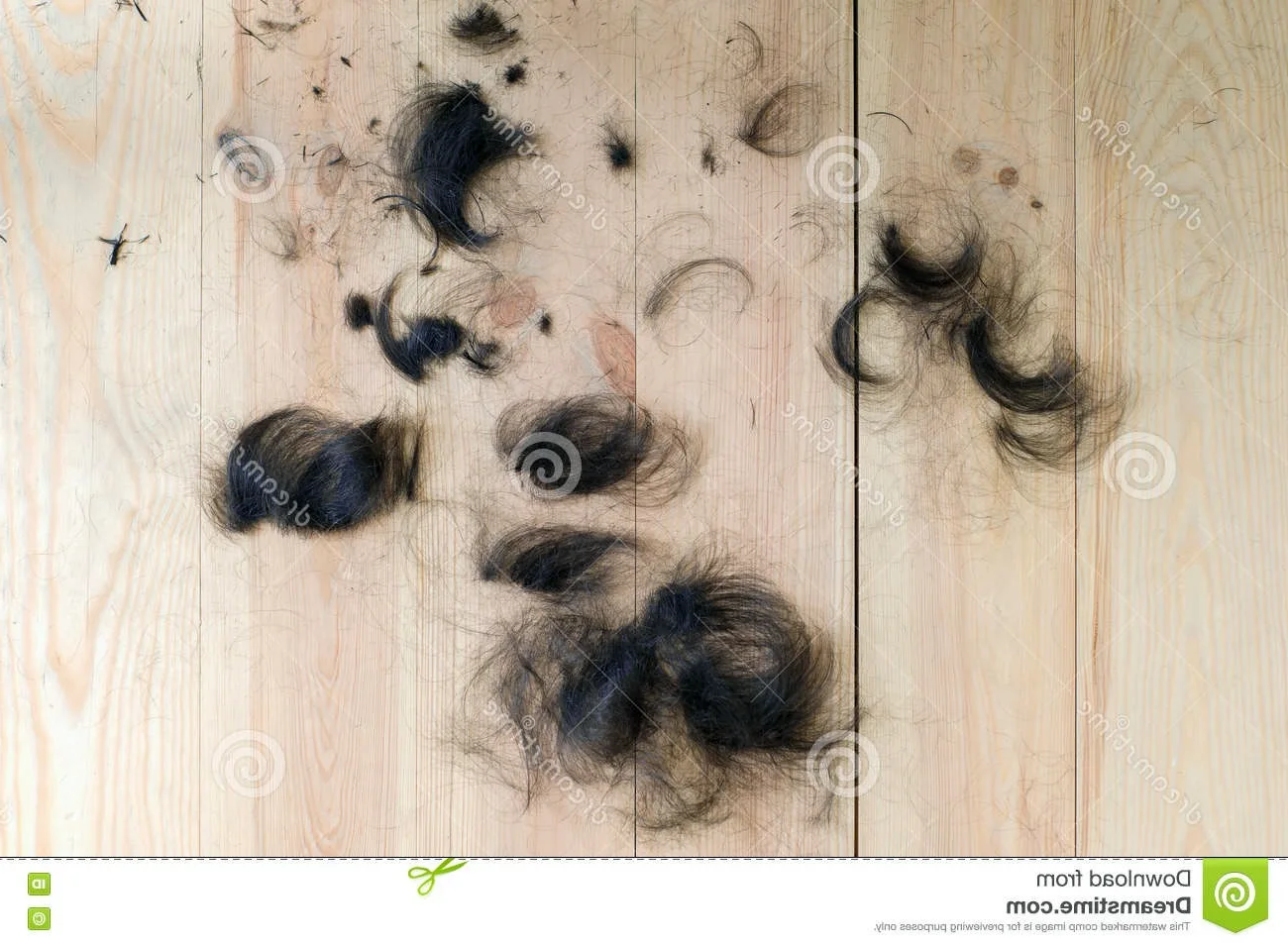 Состриженные волосы на полу