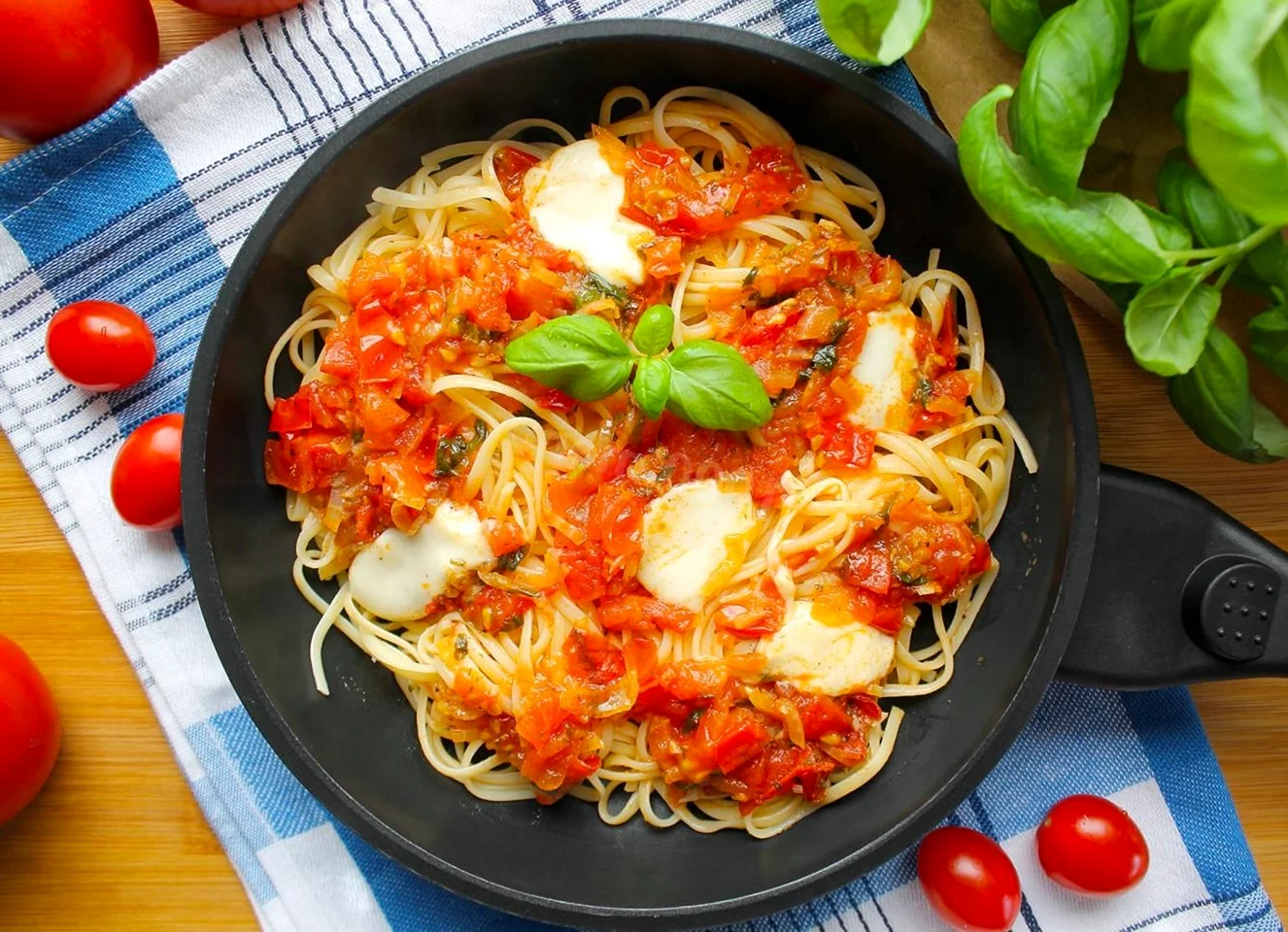 Спагетти с яйцом и помидором Китай