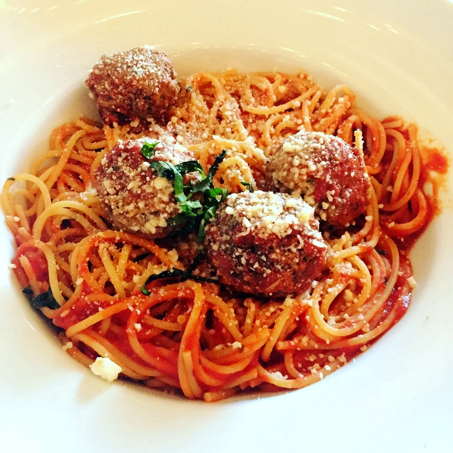 Спагетти с тефтелями в томатном соусе