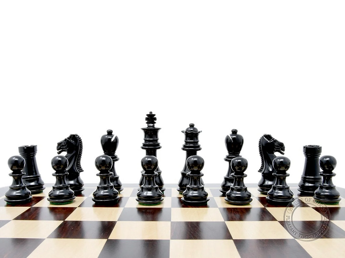 Сражение шахматных фигур