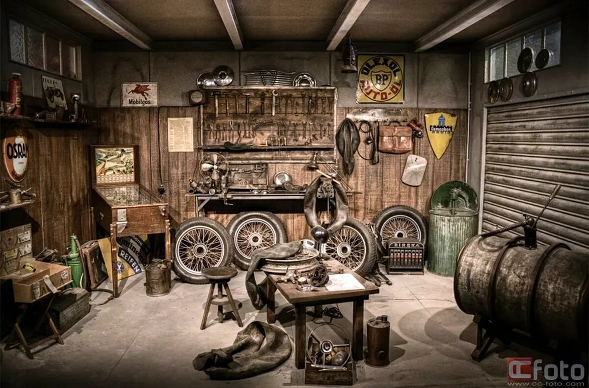 Старинный гараж