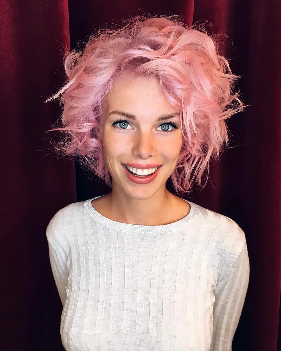 Старшенбаум Анна розовые волосы